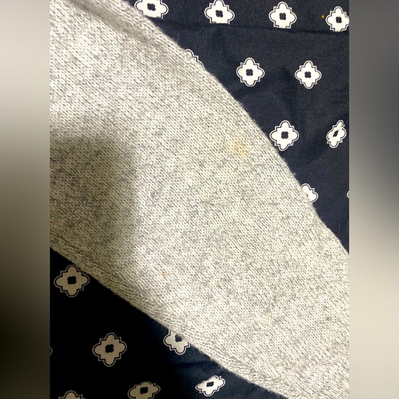 💰2/$10 Kids Grey Old Navy Cardigan- size m/8 - Picture 7 of 10